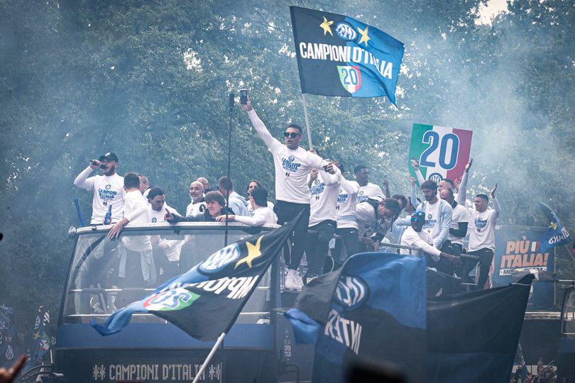 Kota Milan Biru! Meriahnya Parade Juara Inter Raih Scudetto Ke-20